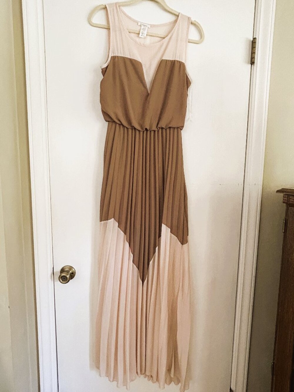 Ladies long flowing dress by Vivayou